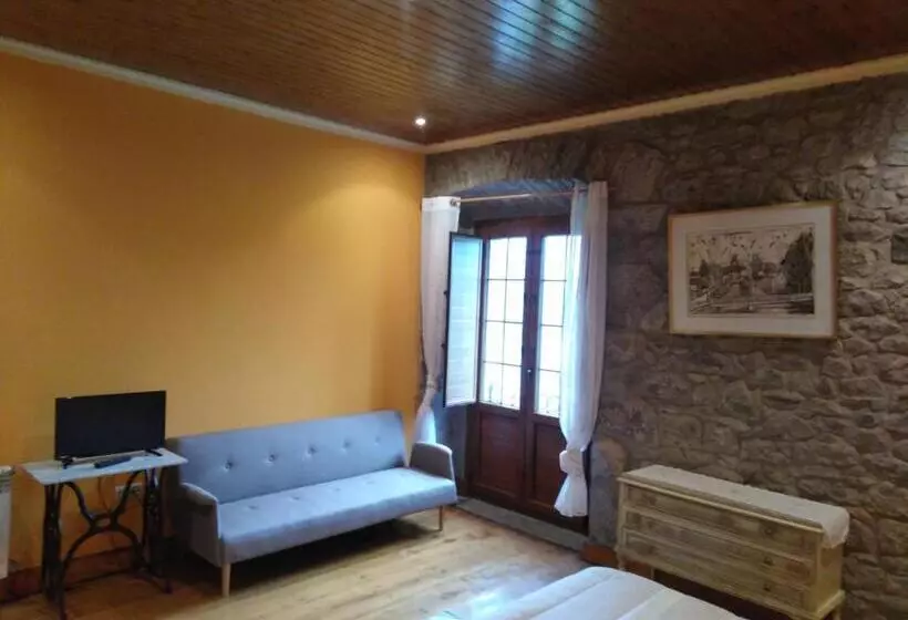 هتل Agroturismo La Casona De Belmonte