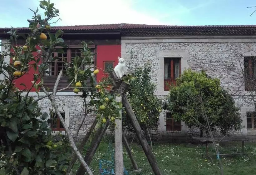 هتل Agroturismo La Casona De Belmonte