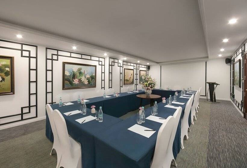 هتل The Oriental Jade