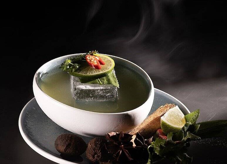 هتل The Oriental Jade