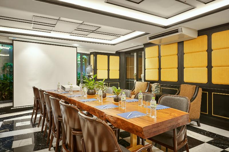 هتل The Oriental Jade