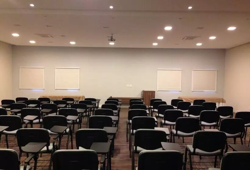 Dona Adelia Hotel E Restaurante