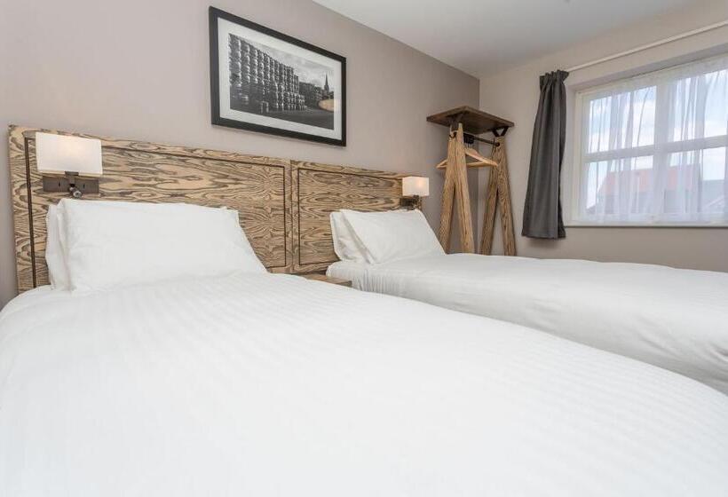 Hotel Smugglers Cove, Clacton On Sea By Marston's Inns