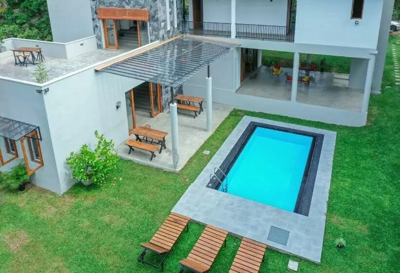 تختخواب و صبحانه Bhagi House