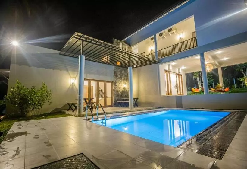 تختخواب و صبحانه Bhagi House