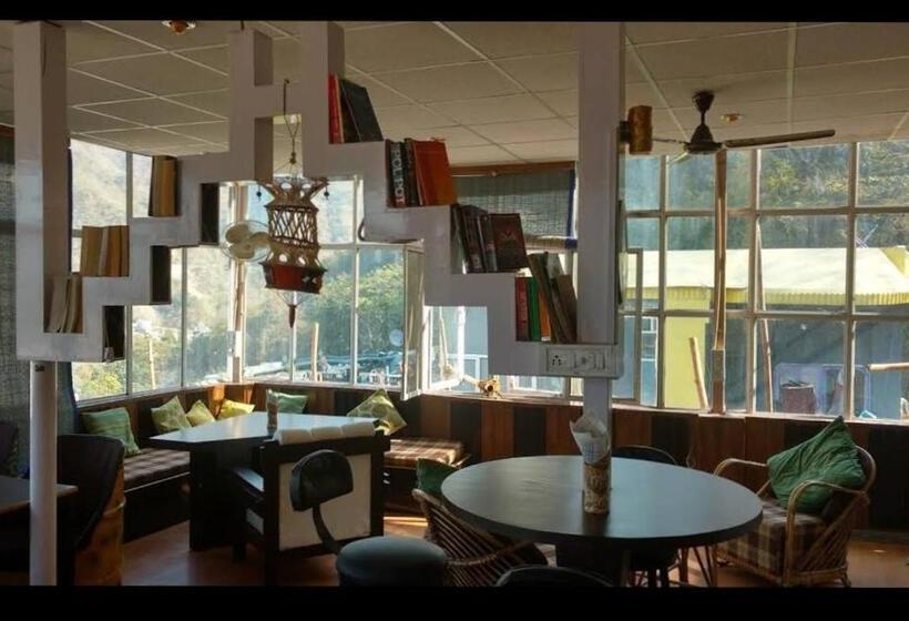 Отель Hare Rama