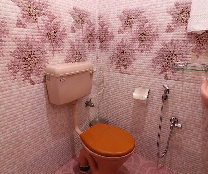 פנסיון Elvins Place By Amm