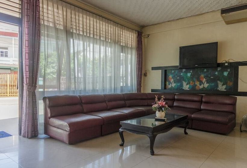 ペンション Reddoorz Near Pantai Padang