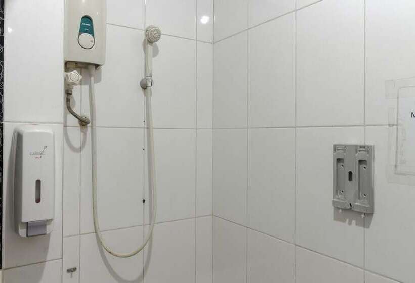 ペンション Reddoorz Near Pantai Padang