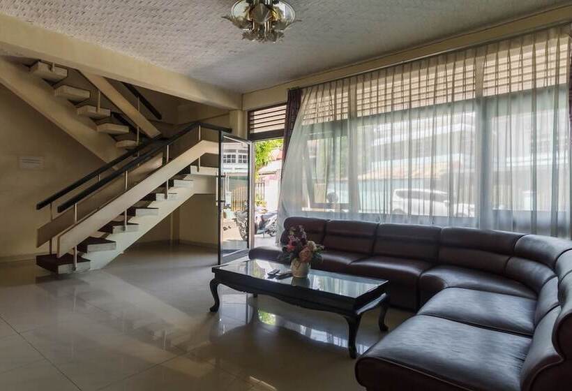 ペンション Reddoorz Near Pantai Padang