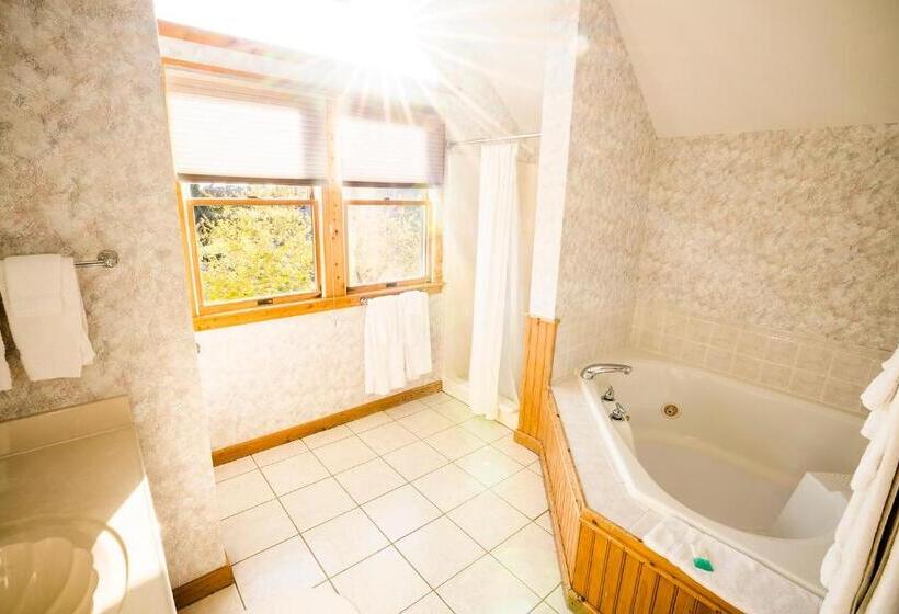 Отель The Ocracoke Harbor Inn