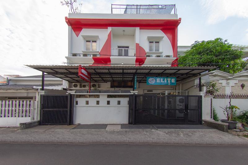 Hotel Oyo 657 Elite Residence 71