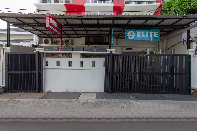 Hotel Oyo 657 Elite Residence 71