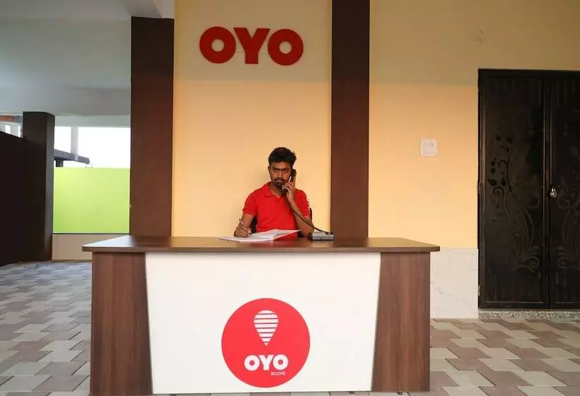ホテル Oyo 30905 Uk Villa
