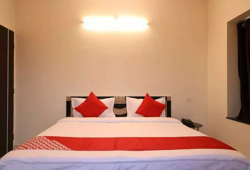 ホテル Oyo 30905 Uk Villa