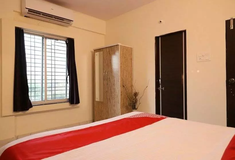 ホテル Oyo 30905 Uk Villa