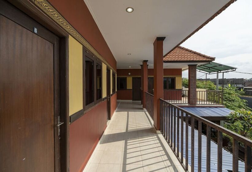 Отель Oyo 636 Apartmen Kak Okoh