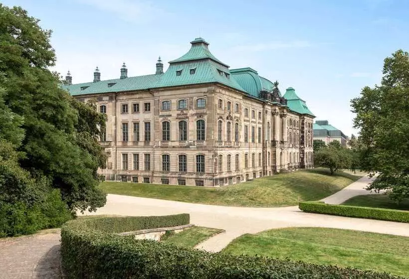 هتل Super 8 By Wyndham Dresden