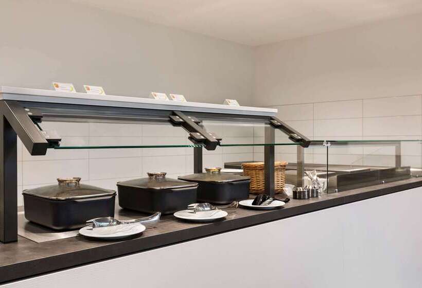 Отель Super 8 By Wyndham Dresden