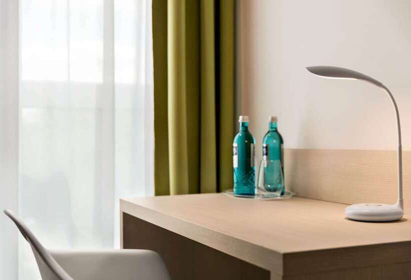 Отель Super 8 By Wyndham Dresden