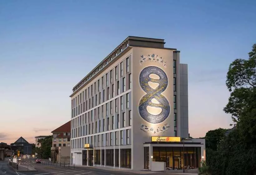 هتل Super 8 By Wyndham Dresden
