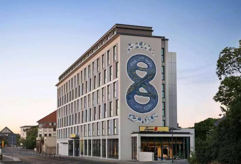هتل Super 8 By Wyndham Dresden