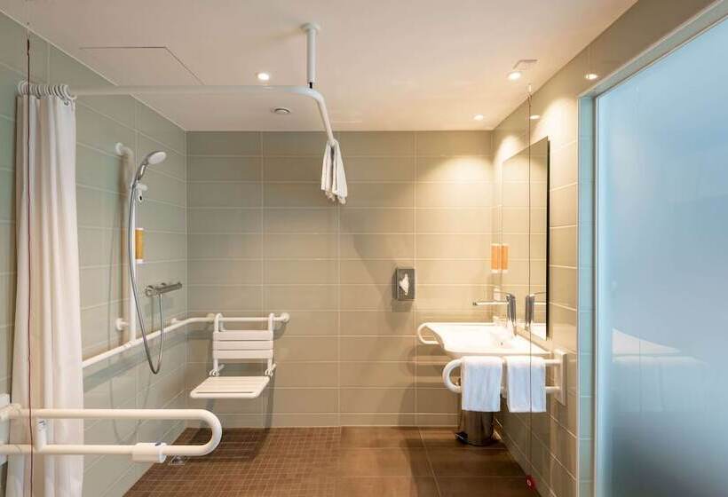 Отель Super 8 By Wyndham Dresden