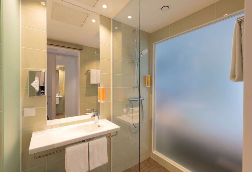 Отель Super 8 By Wyndham Dresden