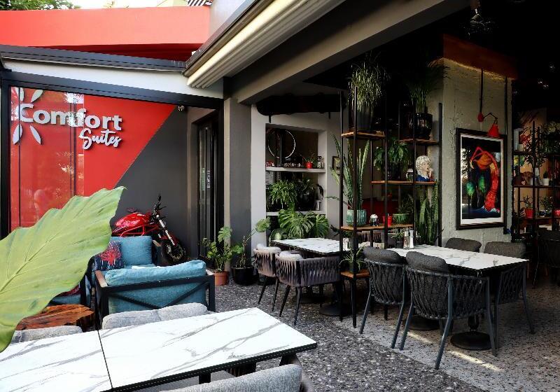 هتل Comfort Suites