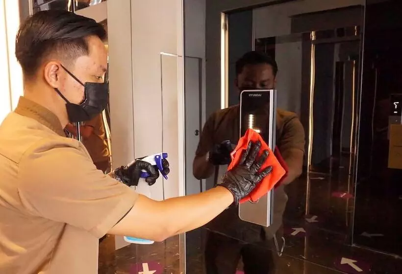 ホテル Mercure Jakarta Gatot Subroto