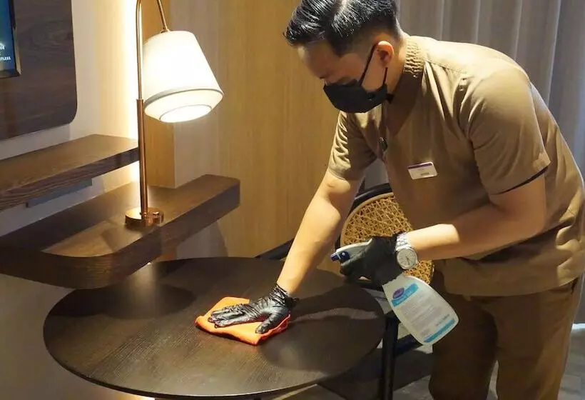 ホテル Mercure Jakarta Gatot Subroto