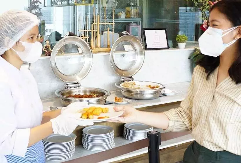 ホテル Mercure Jakarta Gatot Subroto
