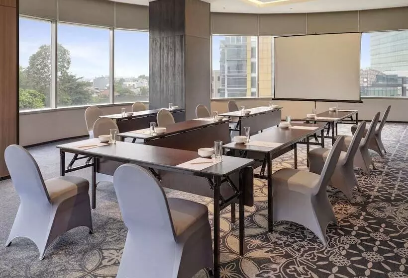 ホテル Mercure Jakarta Gatot Subroto