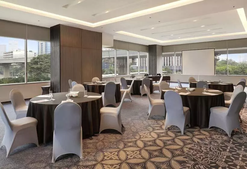 ホテル Mercure Jakarta Gatot Subroto