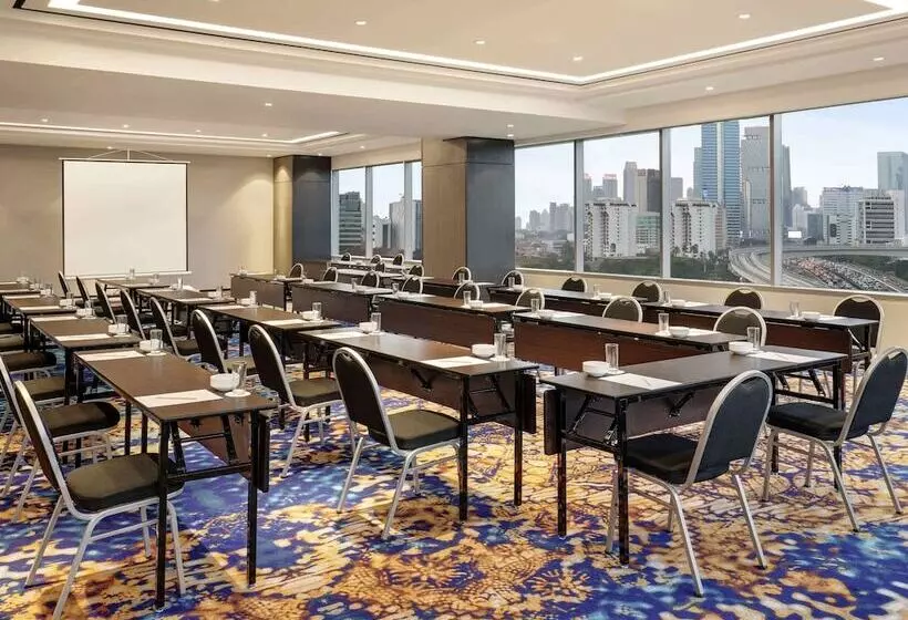 ホテル Mercure Jakarta Gatot Subroto