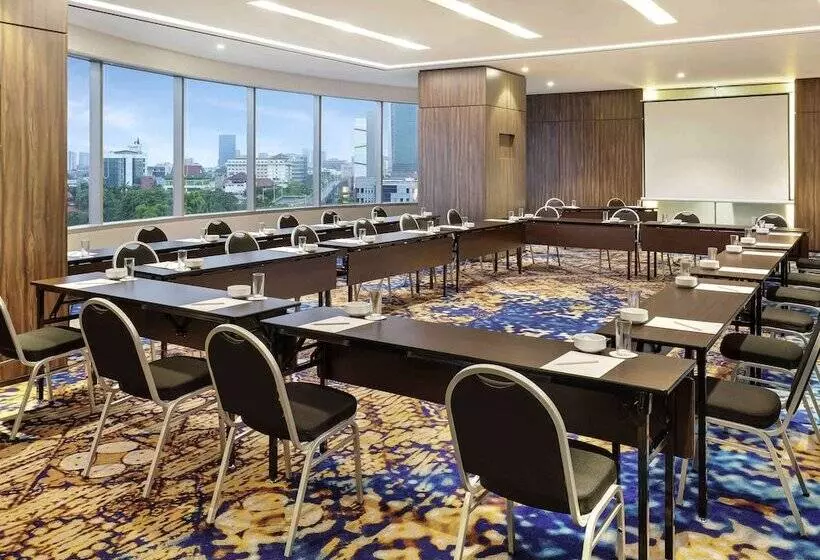 ホテル Mercure Jakarta Gatot Subroto