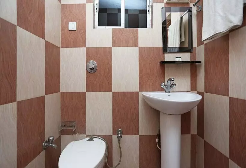 Hotelli Oyo 27644 Cozycom