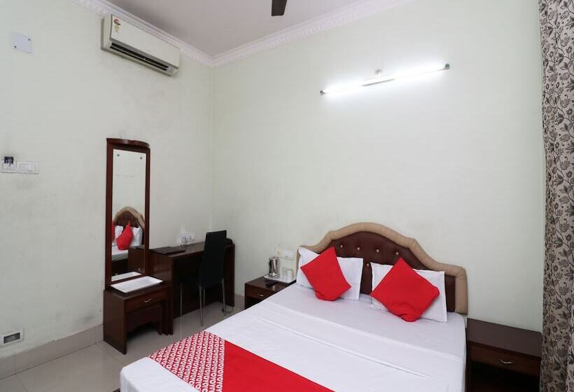 בית מלון כפרי Oyo 27644 Cozycom