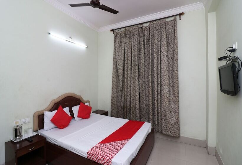 בית מלון כפרי Oyo 27644 Cozycom