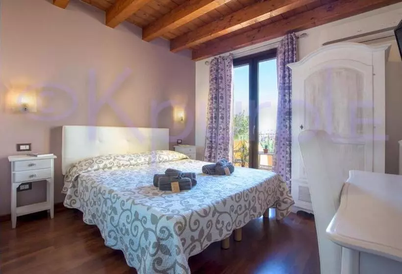 پانسیون Le Api