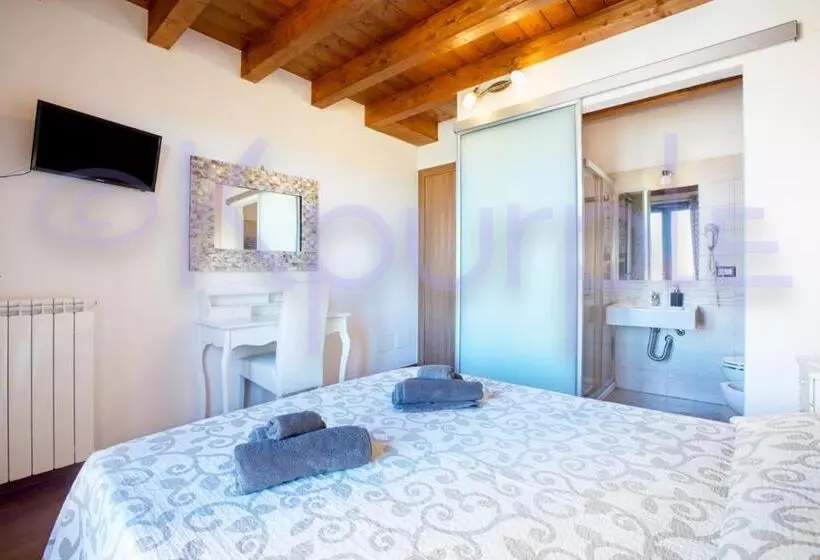 پانسیون Le Api