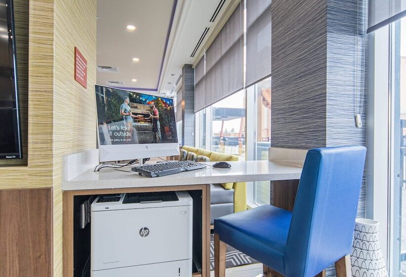 هتل Towneplace Suites By Marriott Brantford And Conference Centre