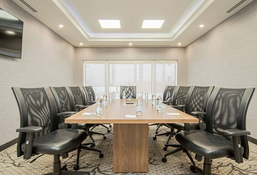 هتل Towneplace Suites By Marriott Brantford And Conference Centre