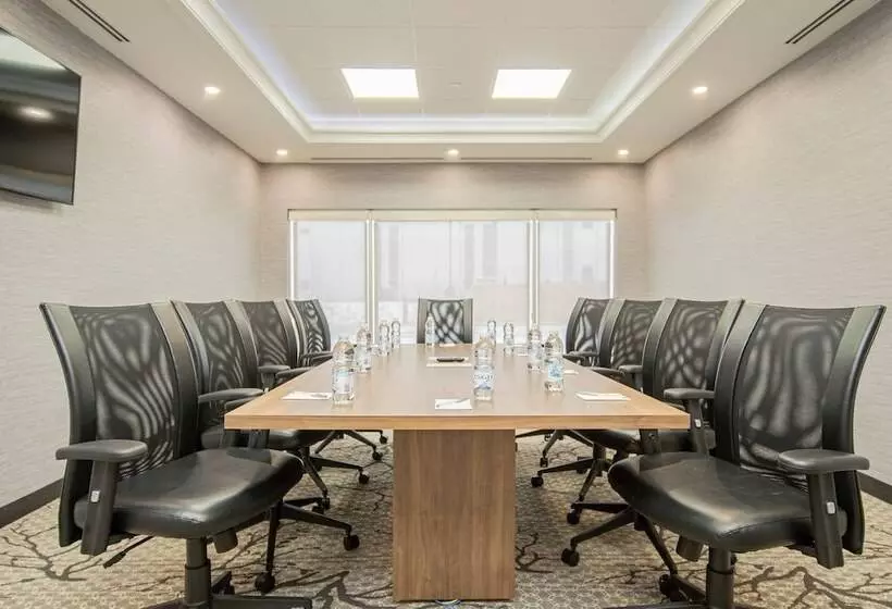 ホテル Towneplace Suites By Marriott Brantford And Conference Centre