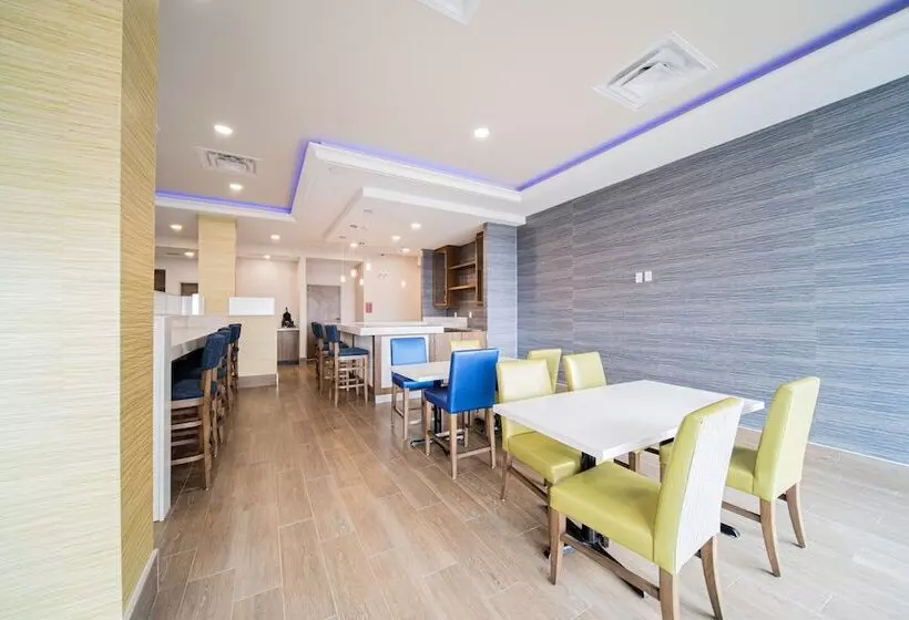 ホテル Towneplace Suites By Marriott Brantford And Conference Centre