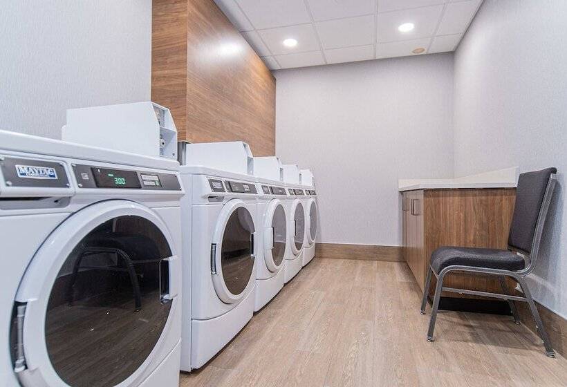 هتل Towneplace Suites By Marriott Brantford And Conference Centre