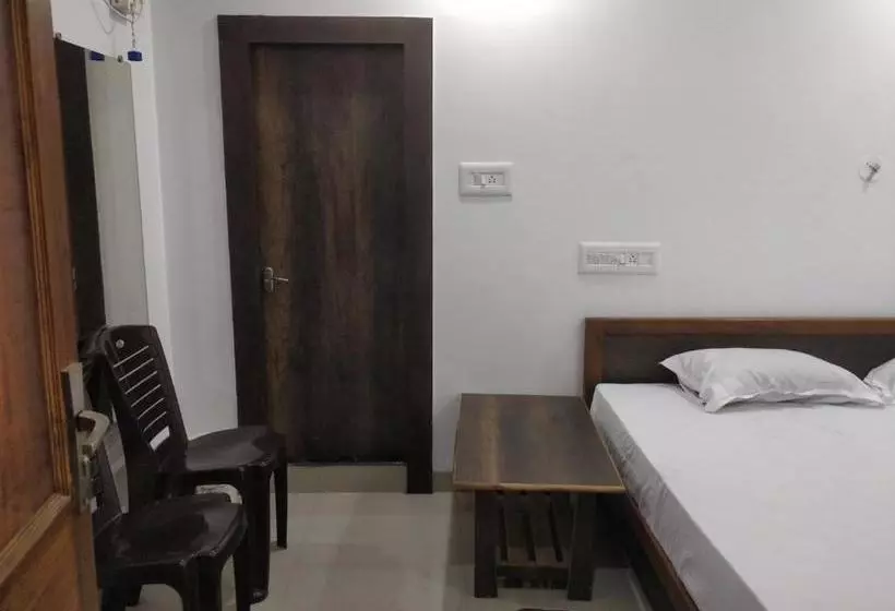 Oyo 29788 Hotel Tushar Palace