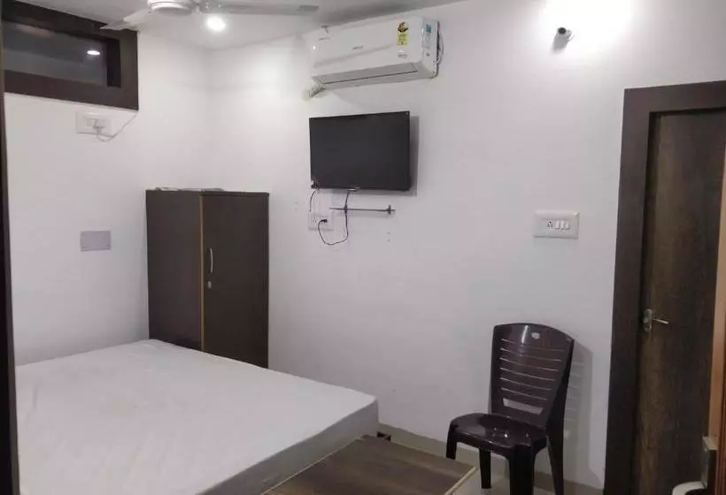 Oyo 29788 Hotel Tushar Palace