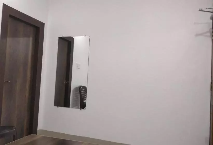 Oyo 29788 Hotel Tushar Palace