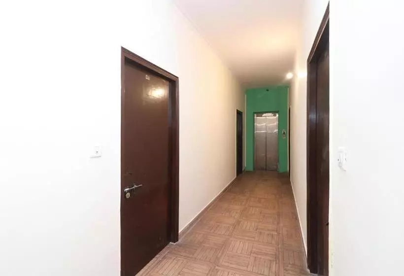 Hotelli Oyo 29196 Lords Plaza